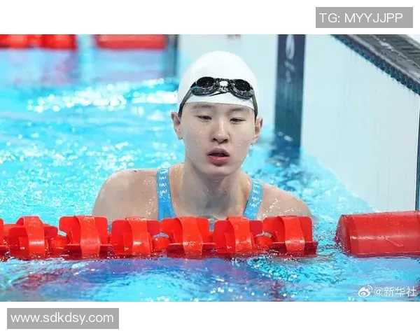 女子游泳明星：破纪录背后的坚持与拼搏，成就泳池传奇的故事